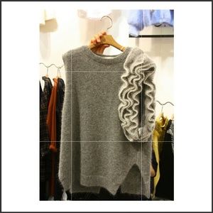 Wool blend Knitwear vest.Grey. Size 0-4. Brand new